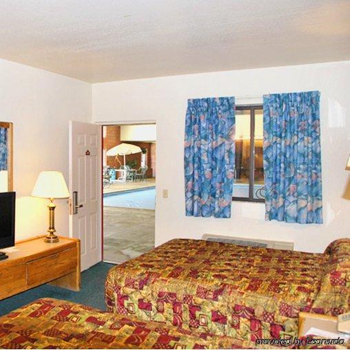 National 9 Inn Wellington Room photo